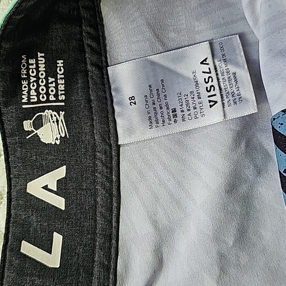 Vissla Swim Trunks Men’s 28 Board Shorts Sustainable surf water ski sports - Picture 2 of 9